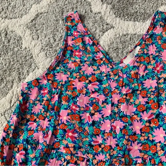 Woman’s Loft size large floral Daisy Double V Peplum Shell tank top - Picture 3 of 9